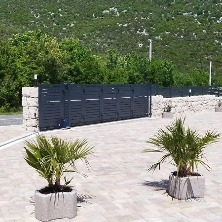 Nebo فيلة